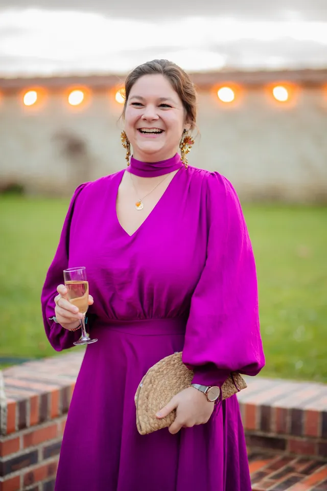 Hermine, créatrice de l'Atelier d'Hermine, souriante.
